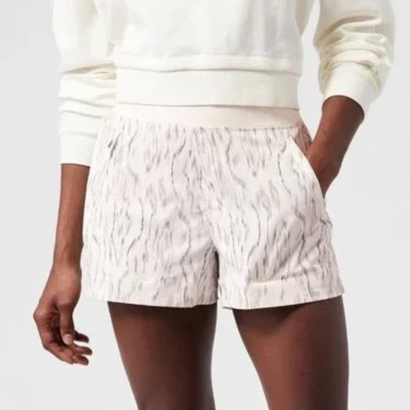 Athleta Pants - *NWT* Athleta Trekkie North Shorts